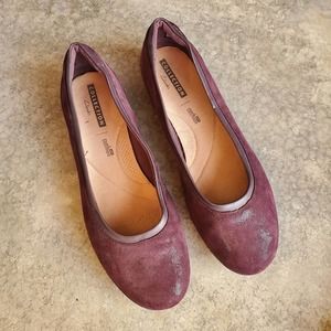 Clarks Collection Shimmer Flats Cushion Soft Sole Wine Red Purple Size 8